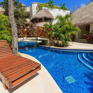 Perfectly Situated Between The Beach & Town By Stella , Tulum México